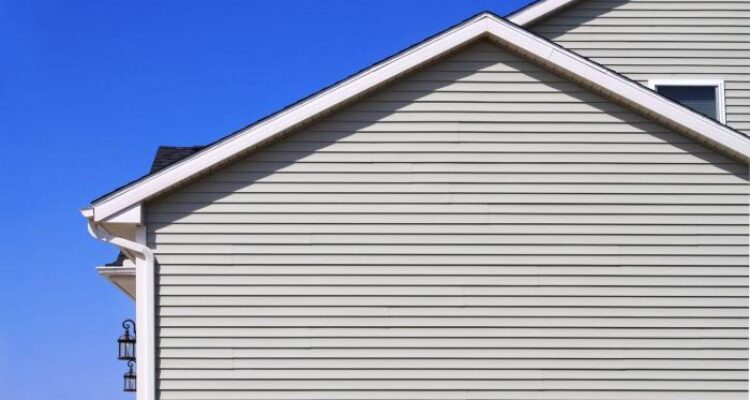 Wood vs Vinyl Siding: Costs, Pros and Cons, and Homeowner Reviews